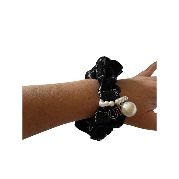 Noir Tweed Pearl Scrunchie - Picture 4 of 5
